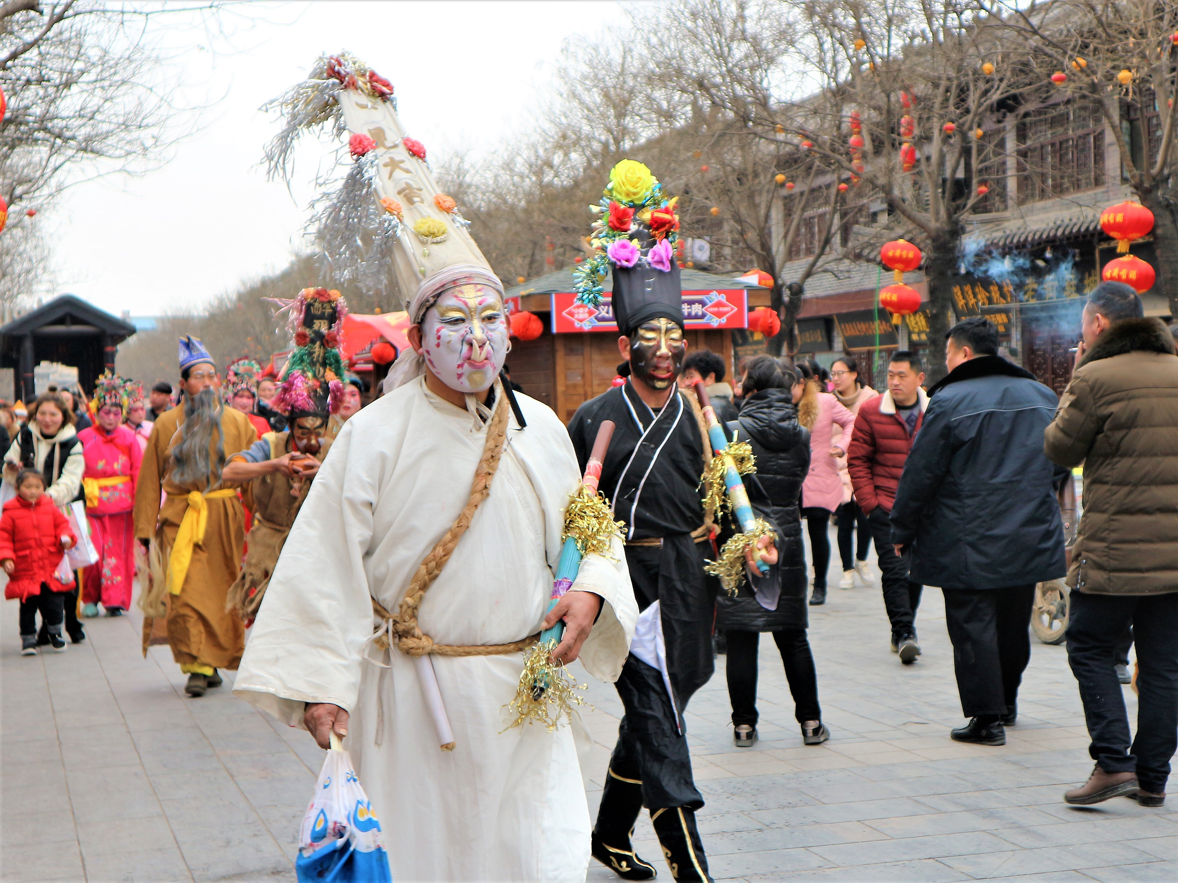 农村春节习俗:"鬼会"表演特别精彩,为什么有些人不愿意观看?