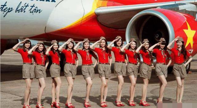 越南飞机服务太好了,为吸引中国游客,空姐穿这样的衣服?