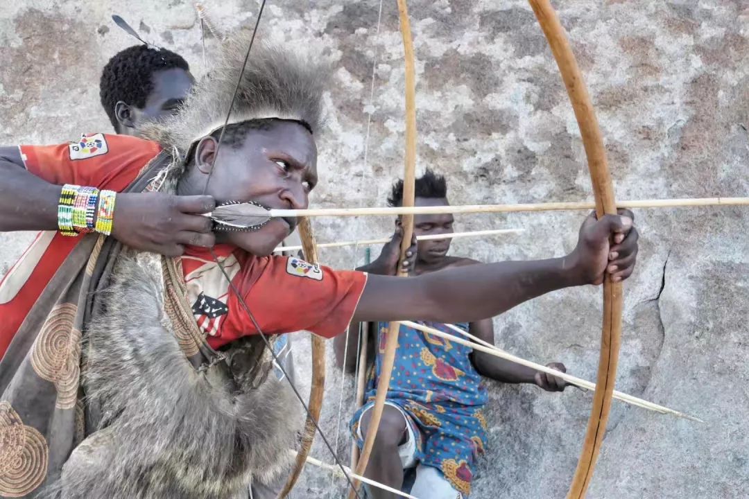 岳野支路 i 抓狒狒的非洲部落