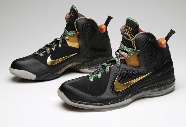 作为詹姆斯参加第十五次全明星的球鞋,它真的足够优秀,还搭配了一个