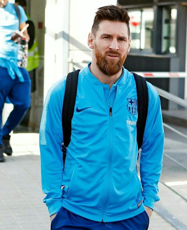 梅西双手插兜大佬范儿苏神身体发福狂喝马黛茶皮克得意的笑