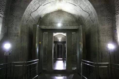 东陵大盗秘密档案 : 80多年前,孙殿英盗清东陵全过程揭秘