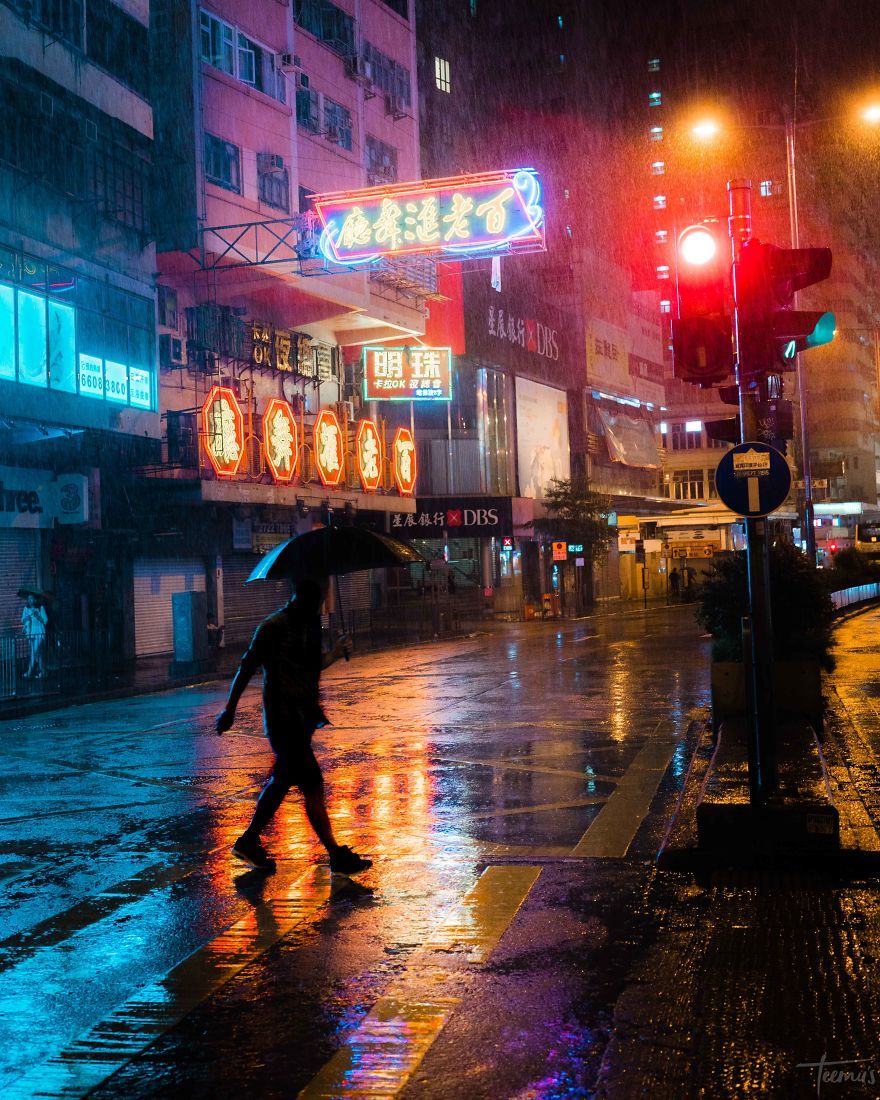 雨中香港的迷茫夜色 梦幻色彩的科幻之城