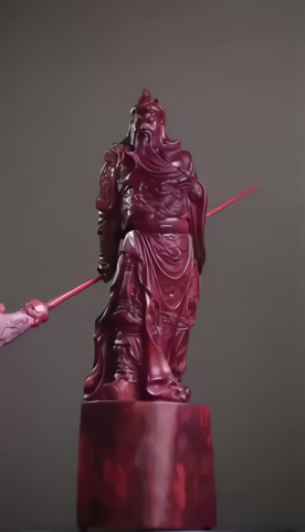 关羽着五爪金龙战袍