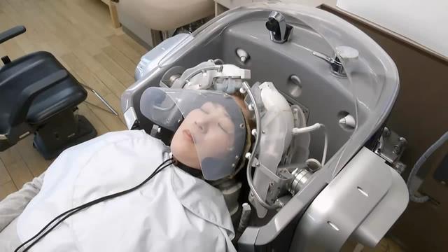 日本发明洗头机器人,可以给你的头部做按摩,比人工洗的还要舒服