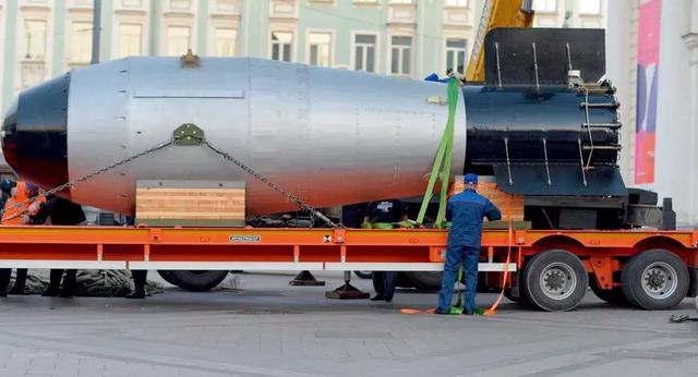 在中子弹外包裹一层钴59,当它在平流层引爆时,中子将和钴59组合成钴60