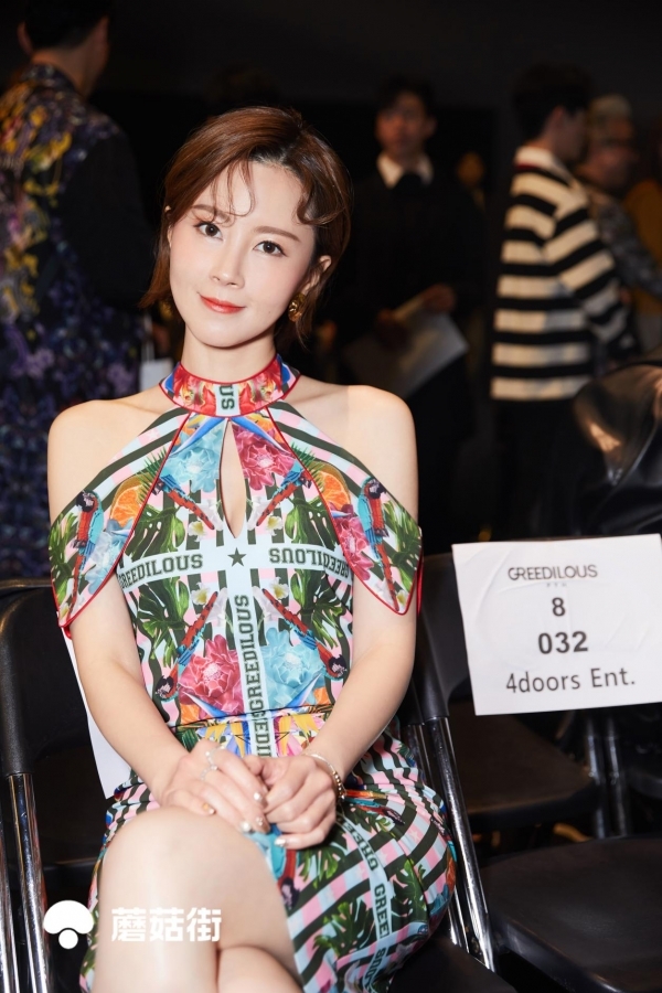 傅颖亮相首尔时装周百变造型尽显优雅女神范