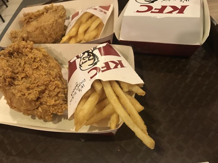 全球都受欢迎的肯德基,小情侣在马来西亚吃了这么多次,原因何在?