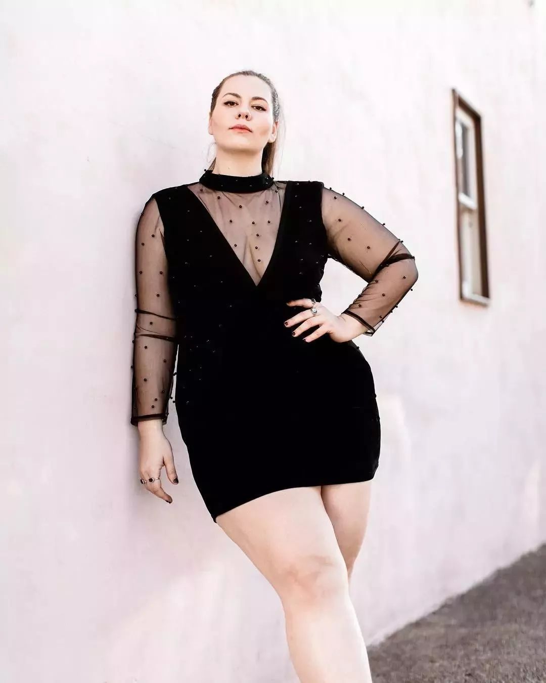 瑜伽老师都很瘦这个胖妞不但当了瑜伽老师还登上了杂志封面