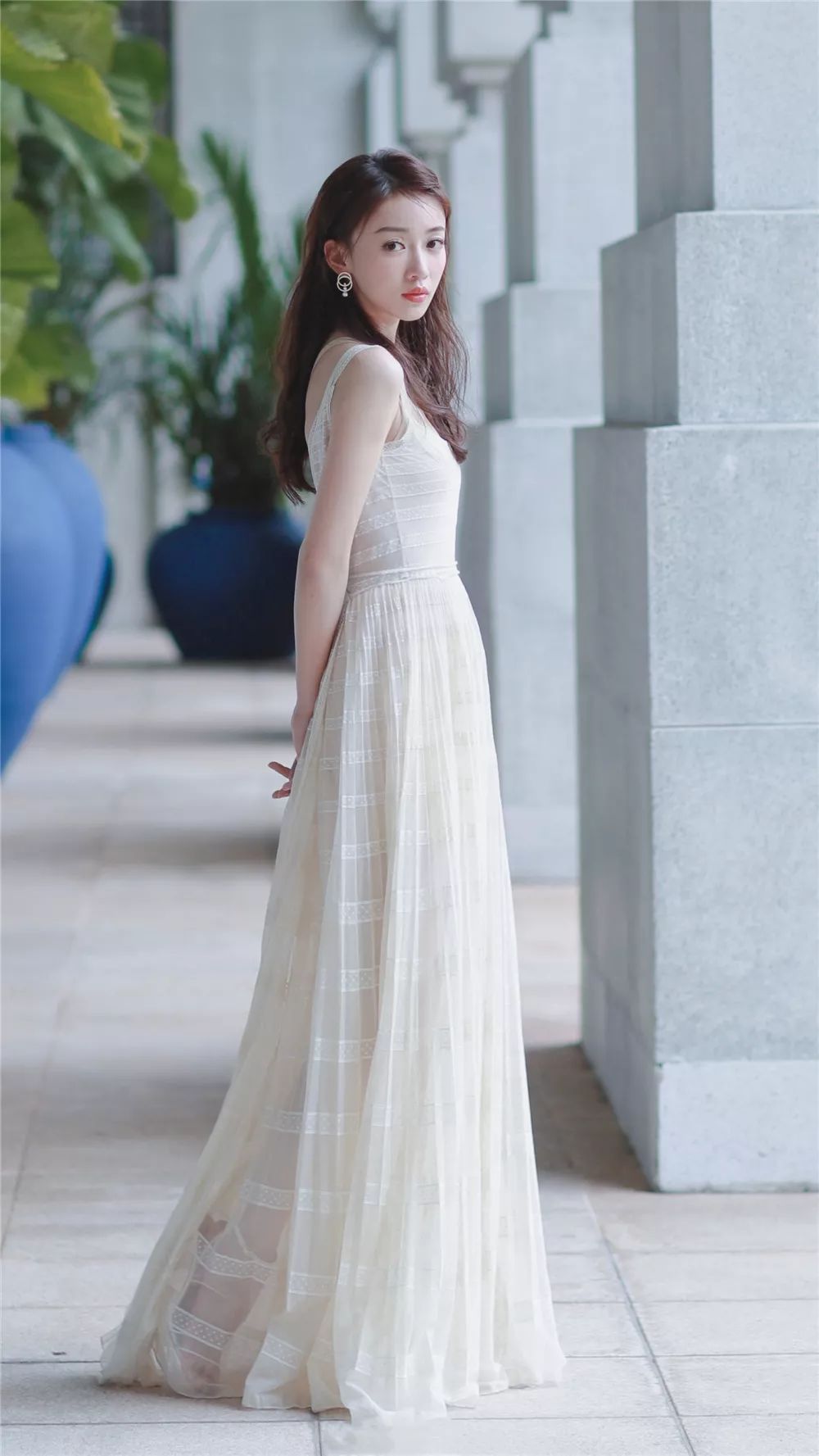 红毯上吴谨言又美到我了两套仙女裙又甜又咸换对发型太重要了