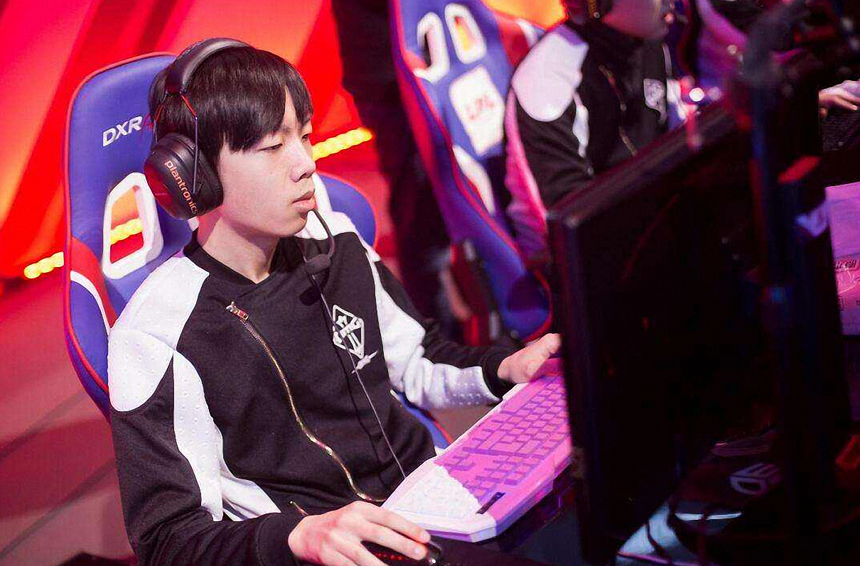 lol选手们的职业怪癖!打比赛用锁屏功能,faker这波操作看晕网友