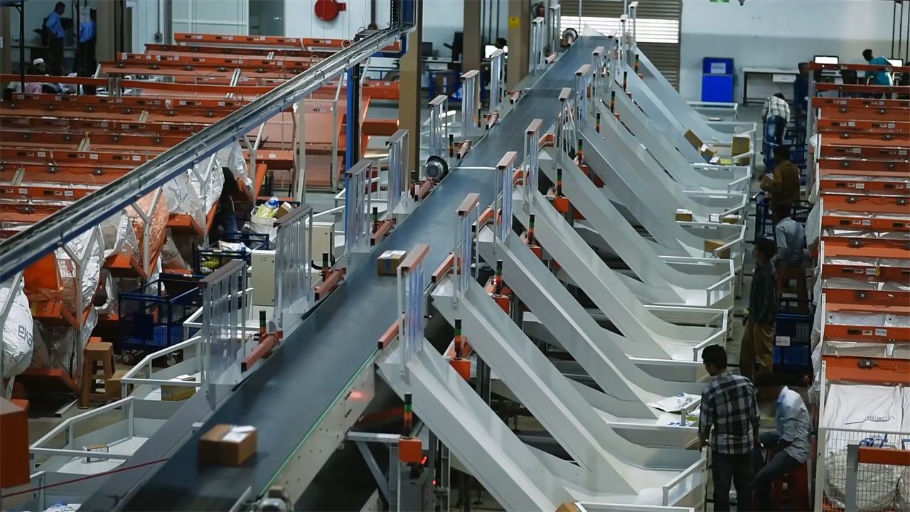 德国黑科技智能传送带,货物可走s形,坏了还能绕路走!__凤凰网