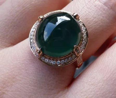 老蓝水翡翠的价格怎么样?为什么老蓝水翡翠是黑的?