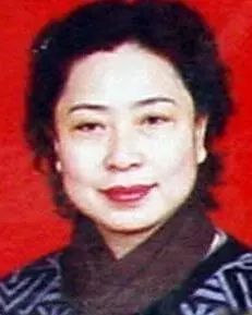 以色谋权“巾帼不让须眉”的女贪官__凤凰网