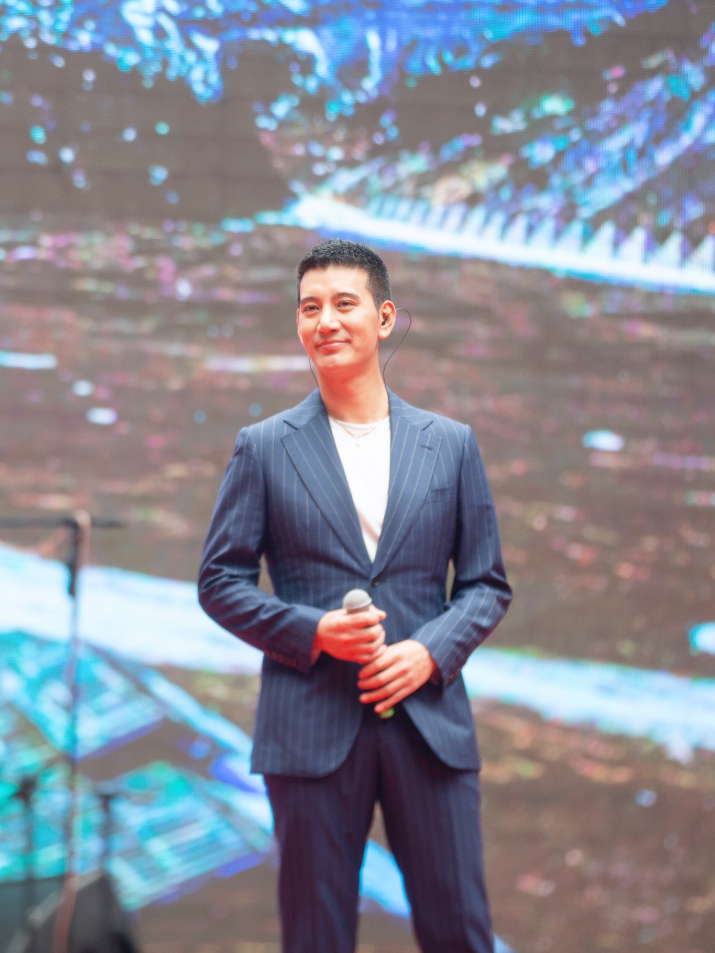 蒲巴甲现身巴拉格宗音乐节震撼开唱再掀音乐狂欢