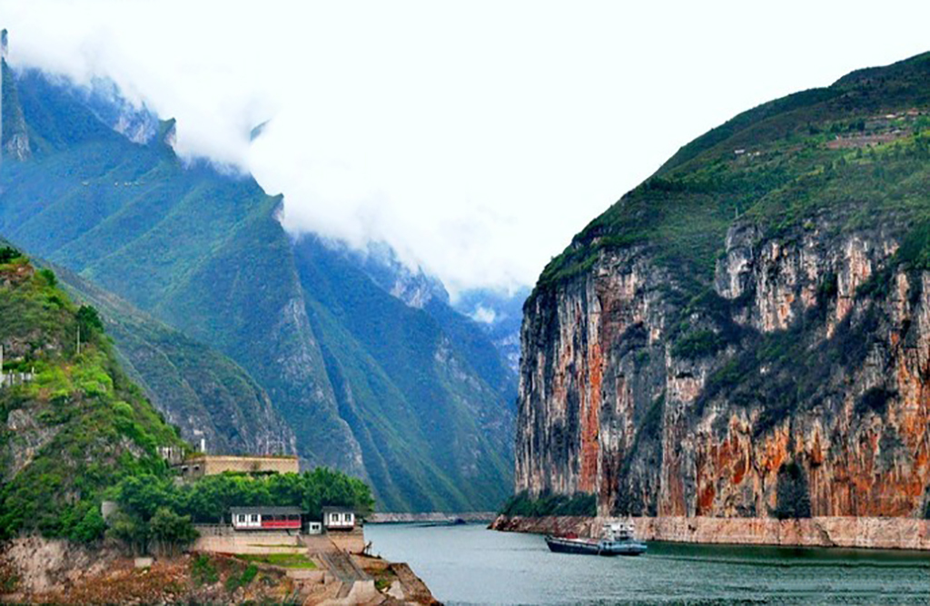 朝辞白帝彩云间,千里江陵一日还,李白诗中的白帝城是否值得一去
