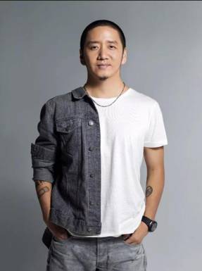 我是唱作人郝云是谁冯小刚曾两度钦点他写歌谱曲