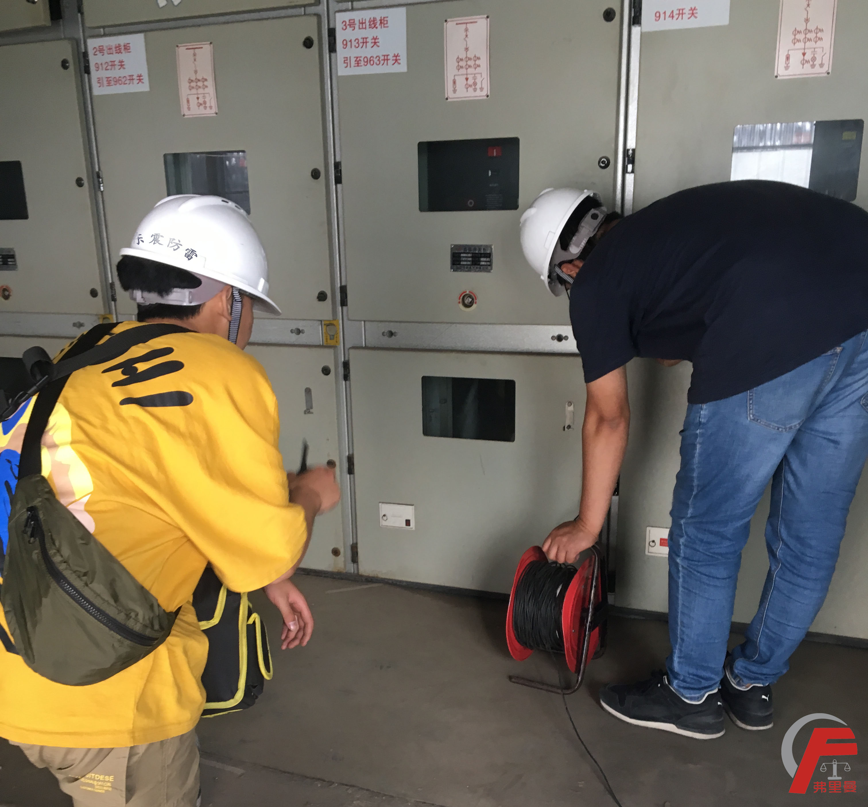 打开凤凰新                     安装防雷装置的建筑物不仅要做好