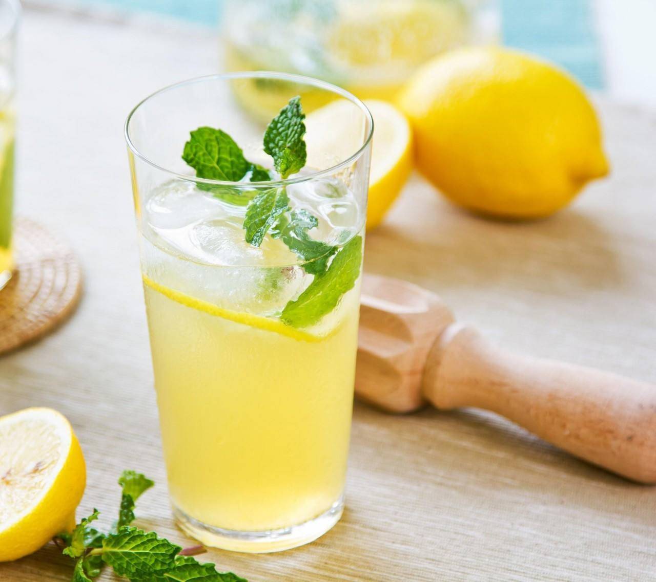 这个夏天一杯清凉柠檬水带走炎热带给你天天好心情