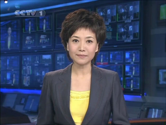 大家应该对她主持直播时的印象比较深刻,在直播时,她就像聊家常一样