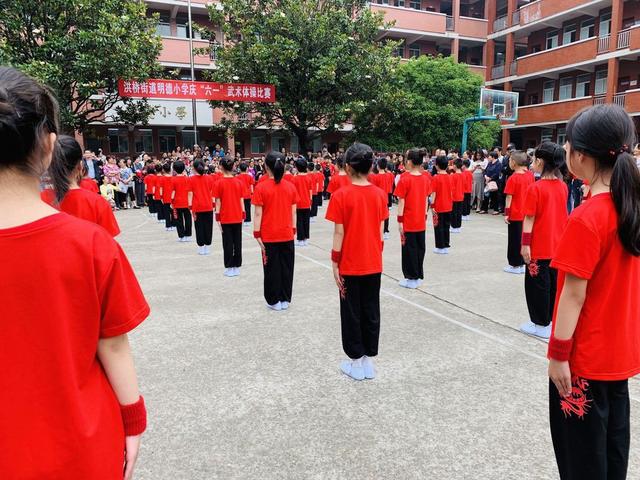 湖南祁東明德小學重視弘揚傳統文化慶六一舉行武術操比賽