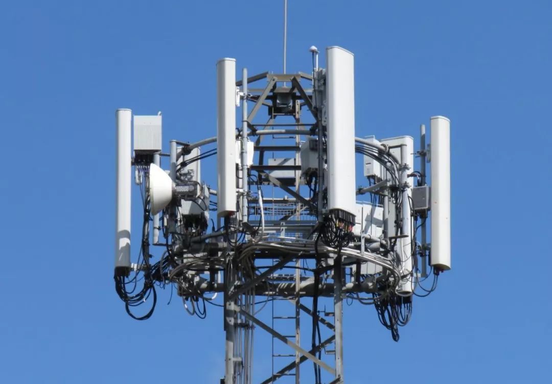 英国街头的华为5G基站__凤凰网