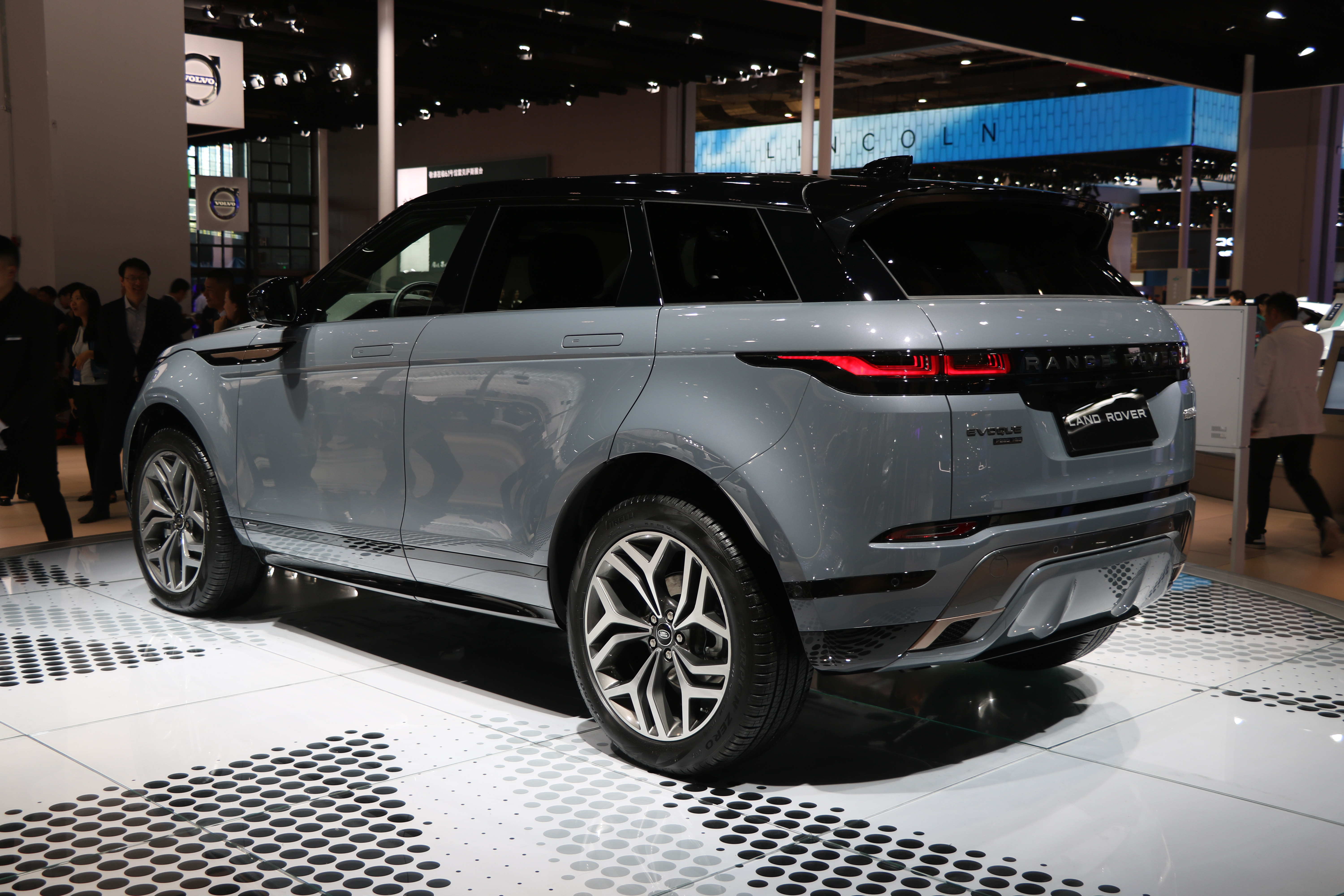 6万,全新一代捷豹路虎揽胜极光预售35.9万起