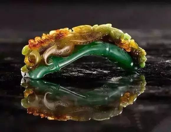 罕见的七彩翡翠,专家估价1.7个亿__凤凰网