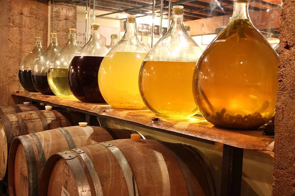 亚利桑那州的supersition酒厂酿造的蜂蜜酒.