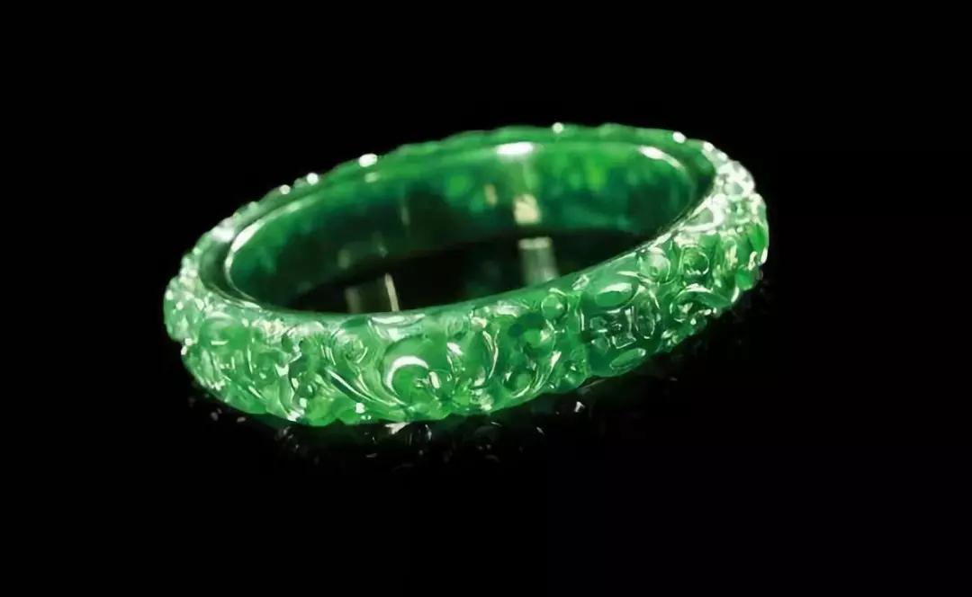 翡翠故事大玉王后续之成品篇价值千万荣获神工奖金奖