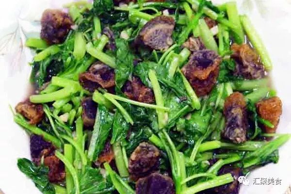 苋菜炒皮蛋