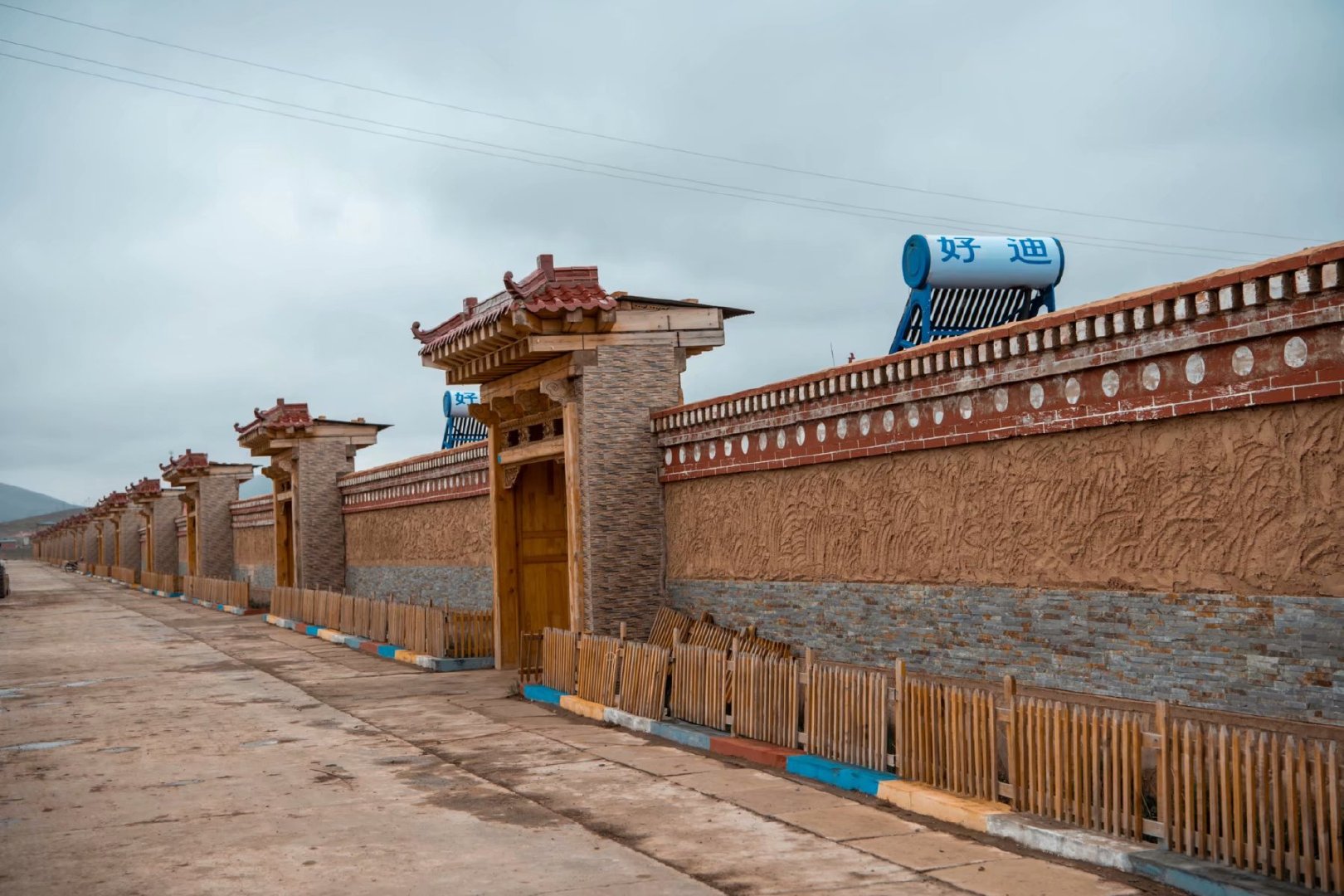 甘南尕秀村 见证美丽藏寨的蜕变__凤凰网