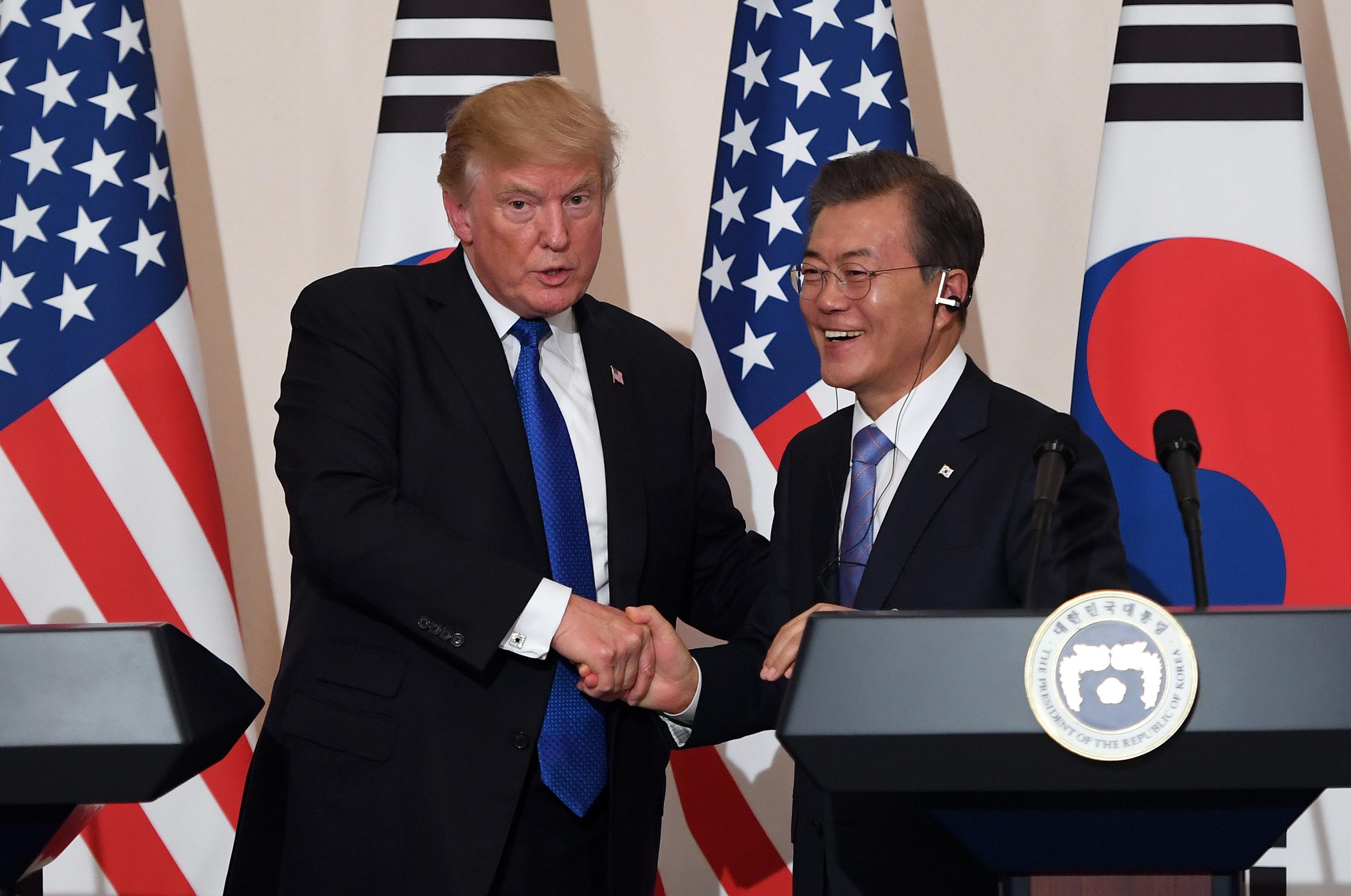 胃口不小!美国拿盟友开刀,增收“保护费”,亚洲小国称不能接受__凤凰网