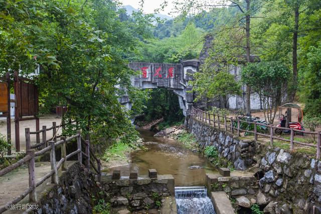 10年间李白5次来石台，留下了秋浦十七首，其中有诗句描写百丈崖__凤凰网