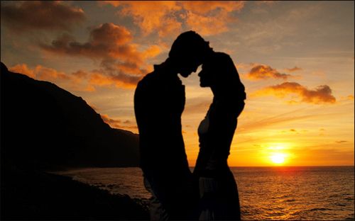 婚后两人相亲相爱,过得很幸福.