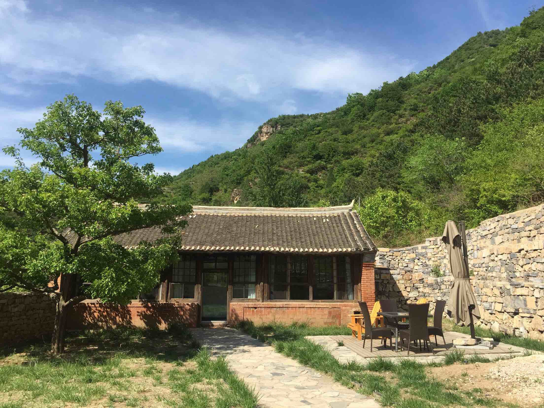 山明水净疑无物自有诗茶向人家