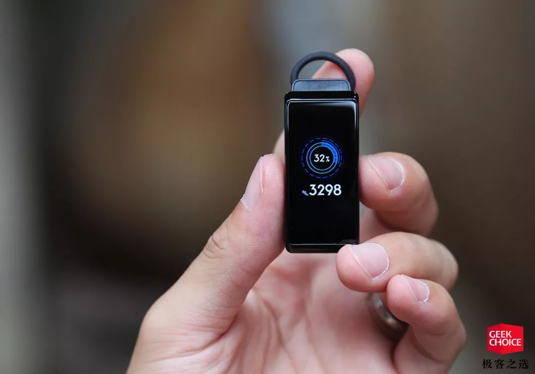 华为手环 b5 :可「塞进」耳朵里的黑科技