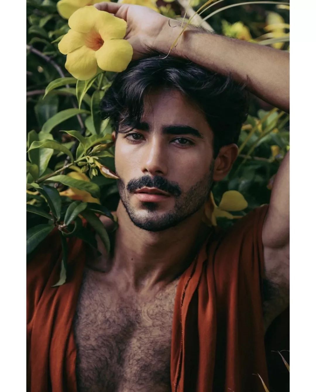 白天平面男模夜晚酒吧dj能唱能跳这位男模我真的可以