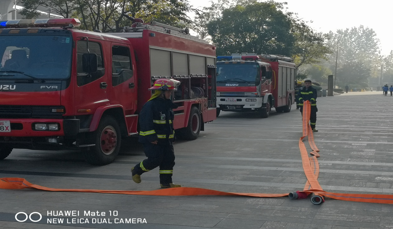 各部门积极投入到演练中来,从启动消防手报到防灾中心报警,从