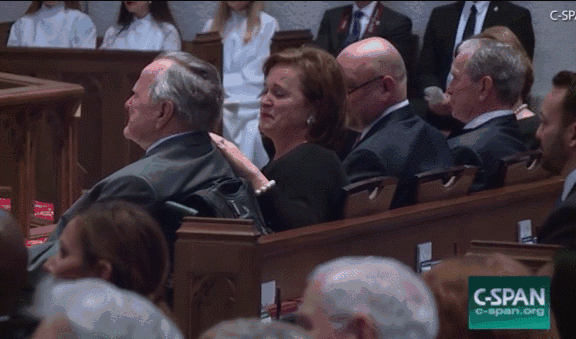 妻子离开半年后老布什也走了结婚73年她永远是那个让他一见钟情的少女