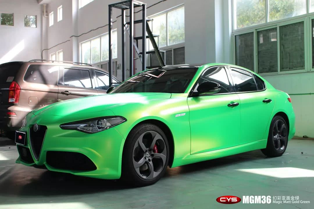 阿尔法·罗密欧giulia幻彩亚面金绿