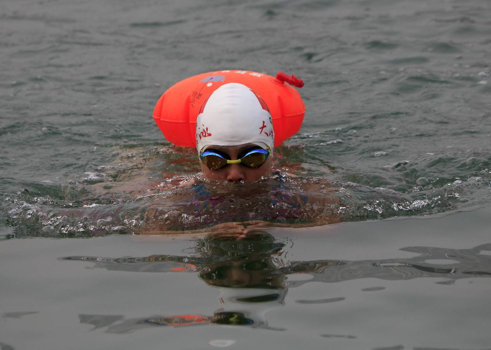 女"泳"士不畏严寒,劈波斩浪,宜昌夷陵区冬泳邀请赛火热开赛