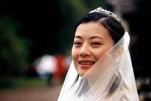 48岁央视主持人姜丰近照,当红时出国结婚生子,如今独自抚养儿女__凤凰网