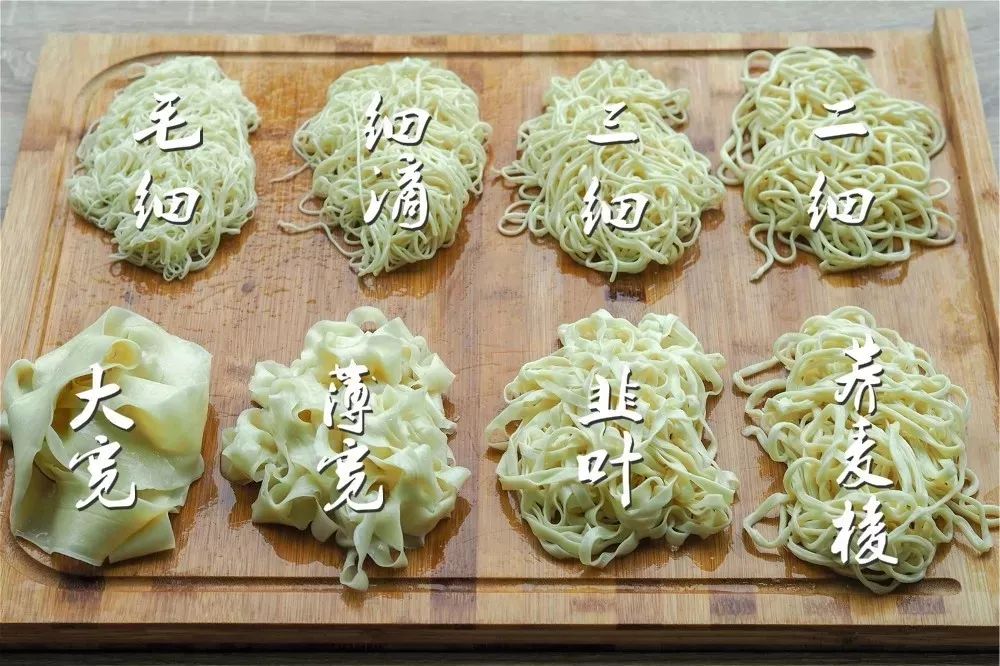 过来的 每一位都有十几年的拉面经验 兰州牛肉面的面条可分为三大类