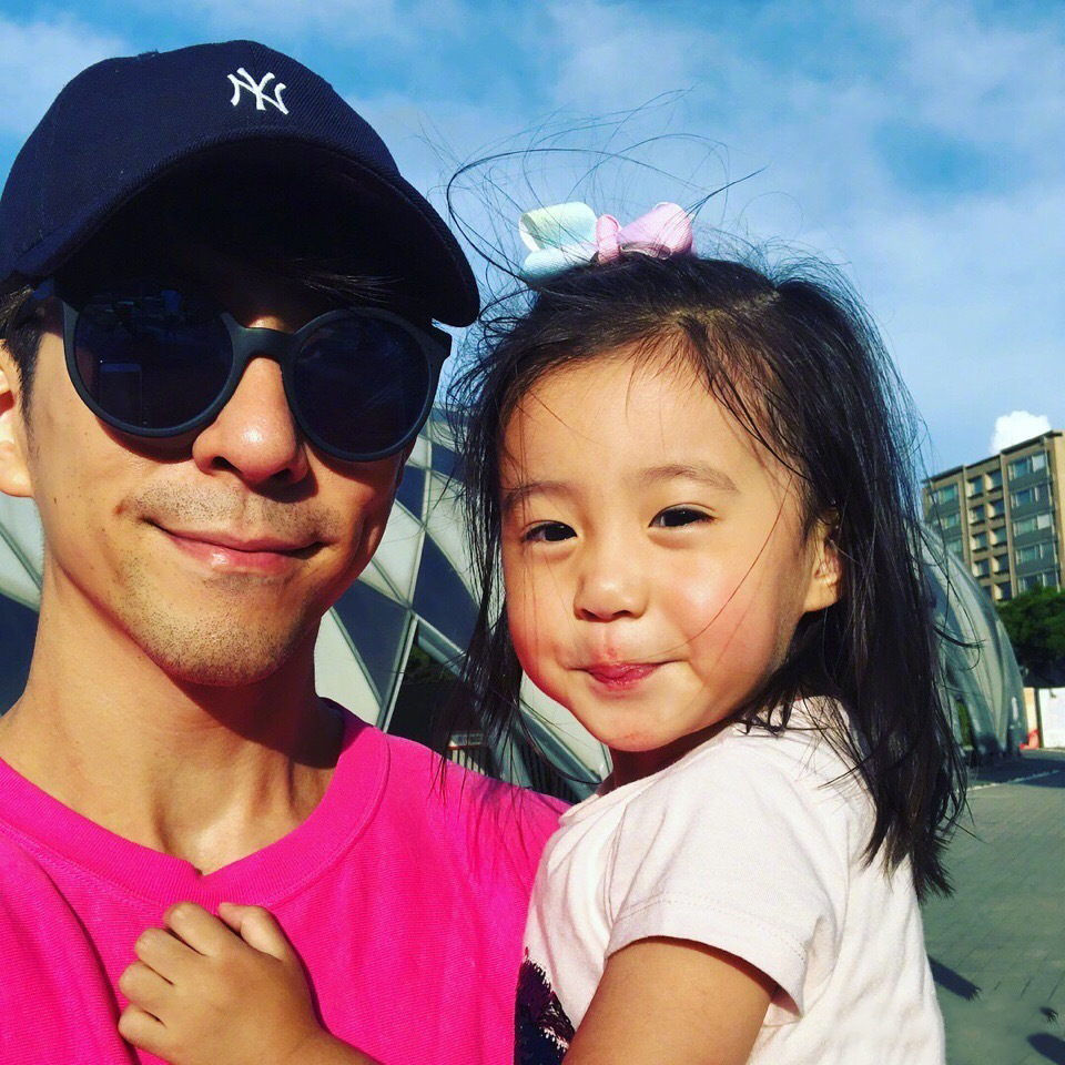 修杰楷马拉松担任pacer,途中遇迷弟聊得很欢!下次也带上咘咘吧