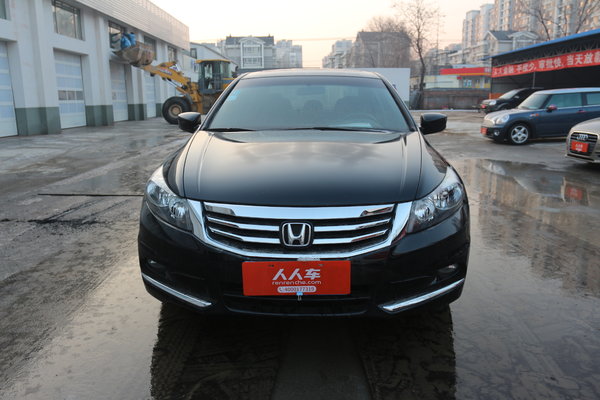 本田-雅阁 13款 2.0l lx,经典大气的车身外观,精准转向与巨大内部空间