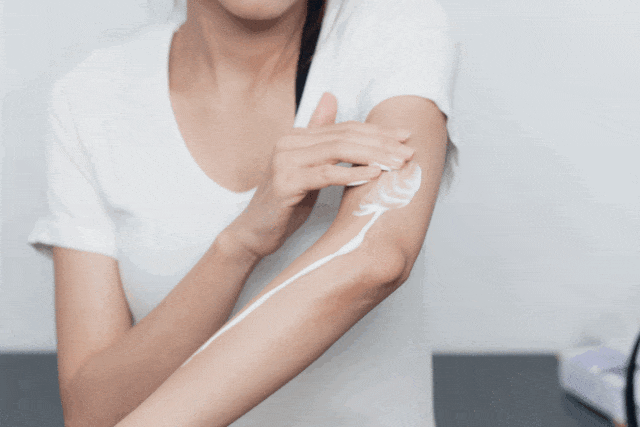 不洗澡抹身体乳会去鸡皮吗(不洗澡抹身体乳会去鸡皮吗女生)