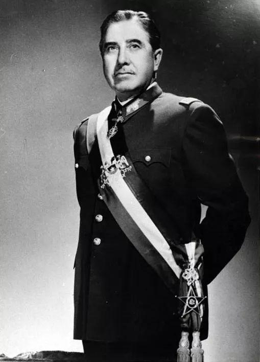 智利总统阿德连图片