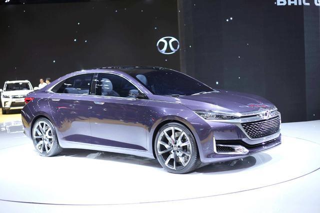 北汽绅宝无边框门轿跑亮相!比凯美瑞还气派,两辐式方向盘成亮点