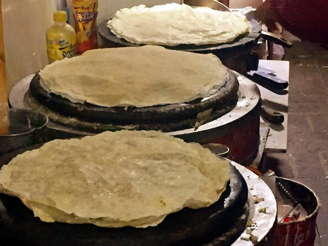 "再卖300个回老家过年",济南芙蓉街女摊主日销千元菜煎饼